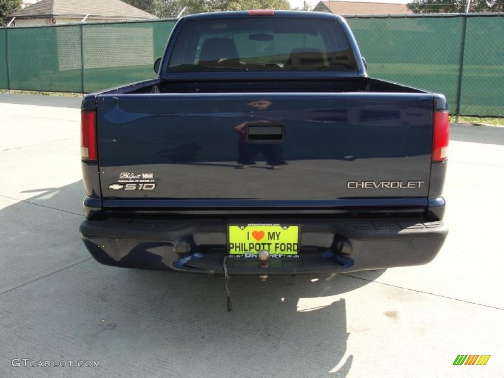 2002 S10 LS Extended Cab - Indigo Blue Metallic / Medium Gray photo #4