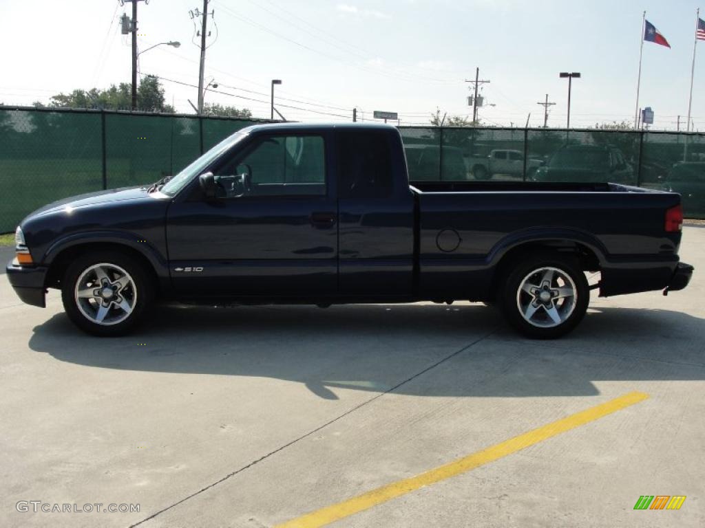 2002 S10 LS Extended Cab - Indigo Blue Metallic / Medium Gray photo #6