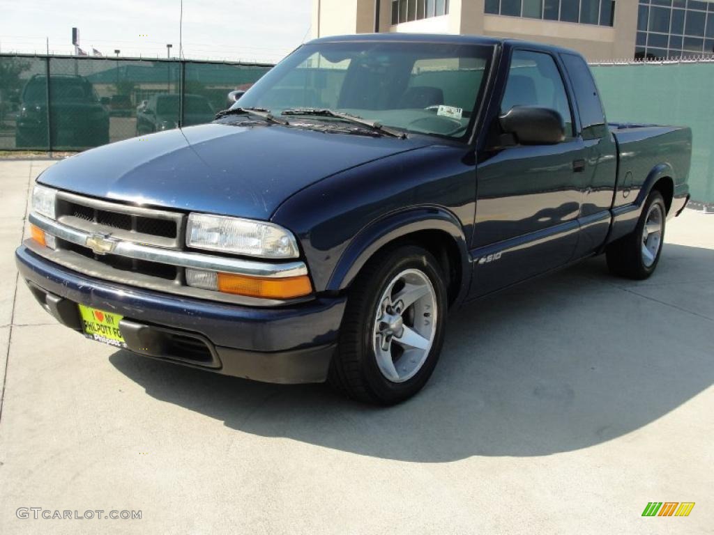 2002 S10 LS Extended Cab - Indigo Blue Metallic / Medium Gray photo #7