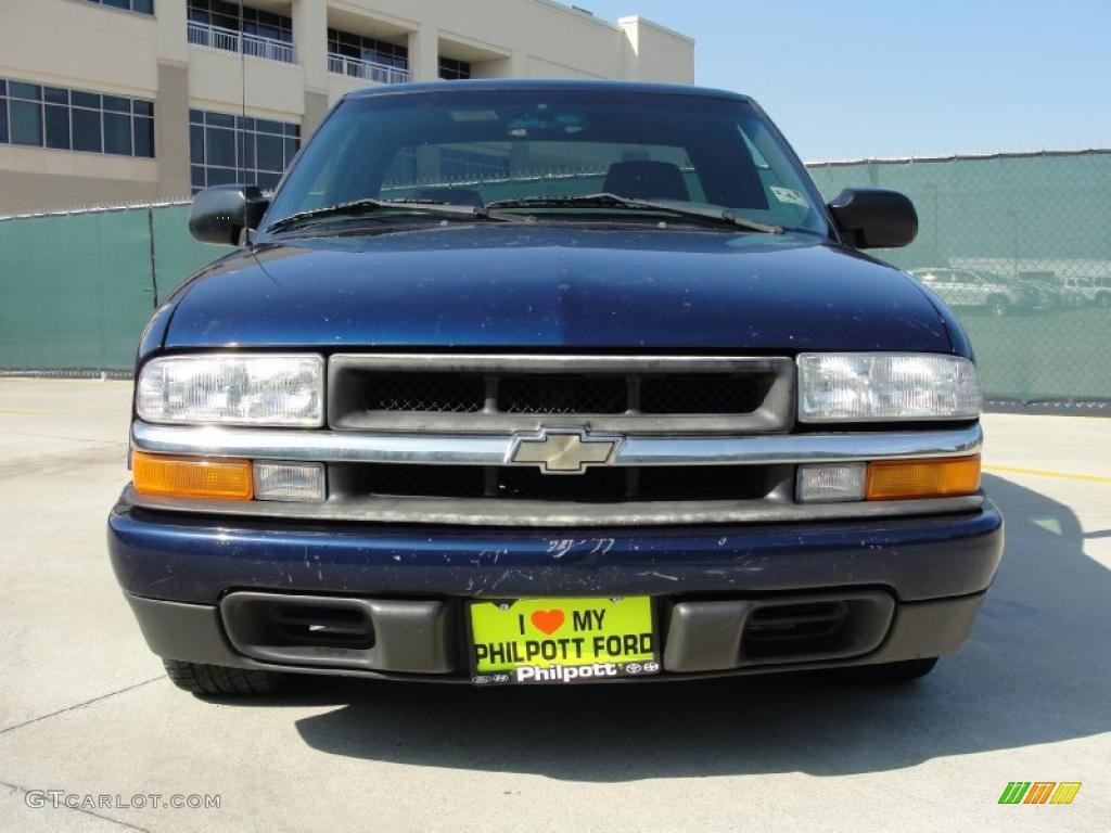 2002 S10 LS Extended Cab - Indigo Blue Metallic / Medium Gray photo #9
