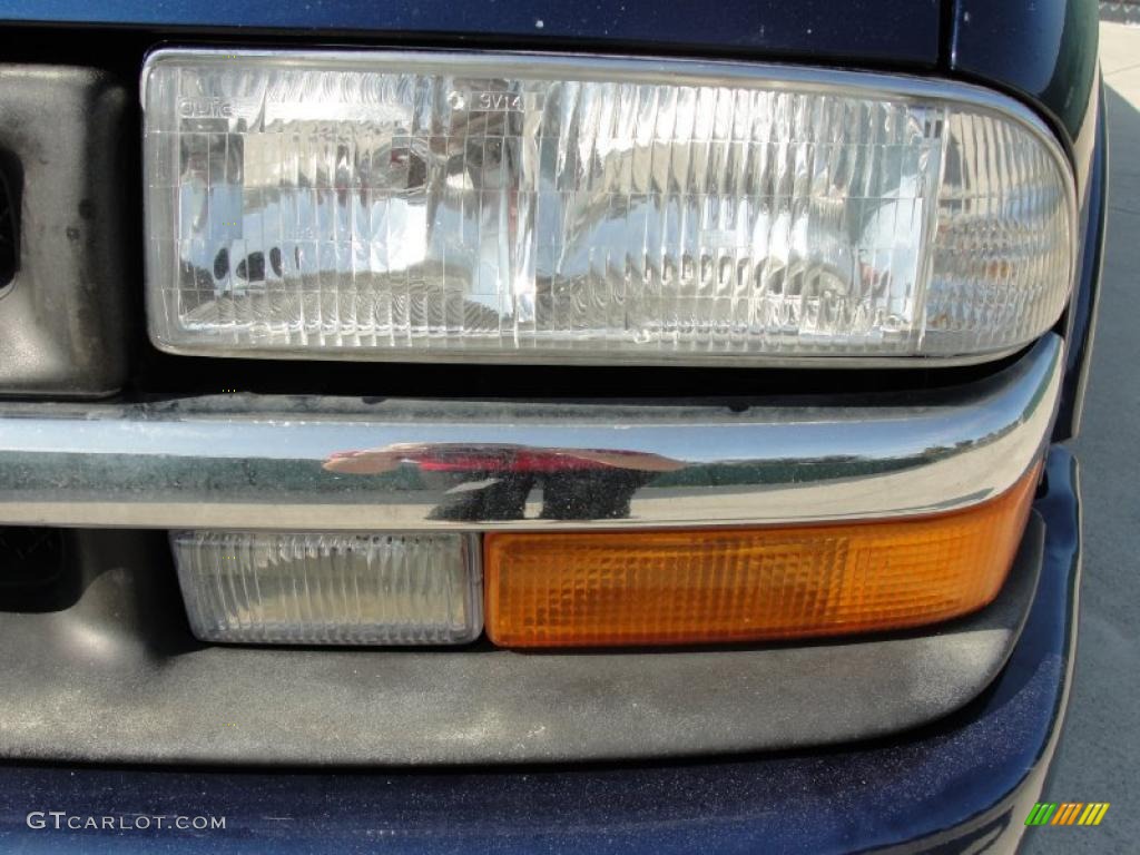 2002 S10 LS Extended Cab - Indigo Blue Metallic / Medium Gray photo #11