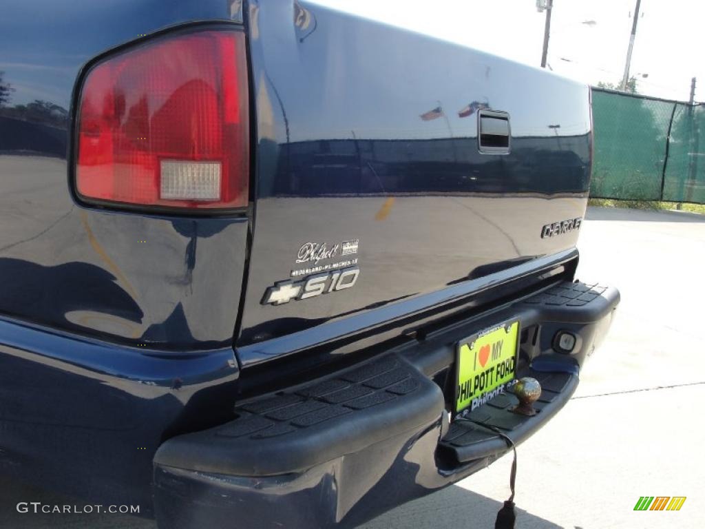 2002 S10 LS Extended Cab - Indigo Blue Metallic / Medium Gray photo #28
