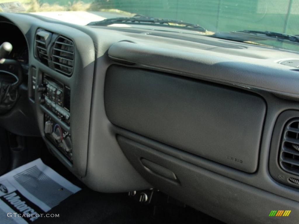 2002 S10 LS Extended Cab - Indigo Blue Metallic / Medium Gray photo #33