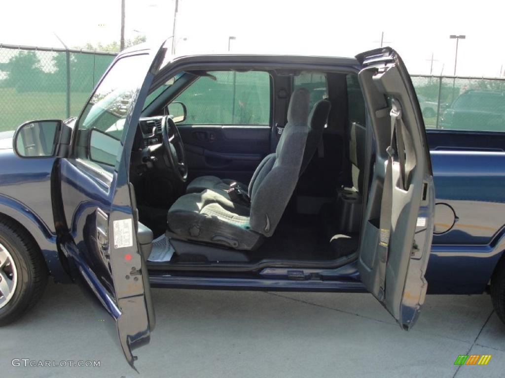 2002 S10 LS Extended Cab - Indigo Blue Metallic / Medium Gray photo #35