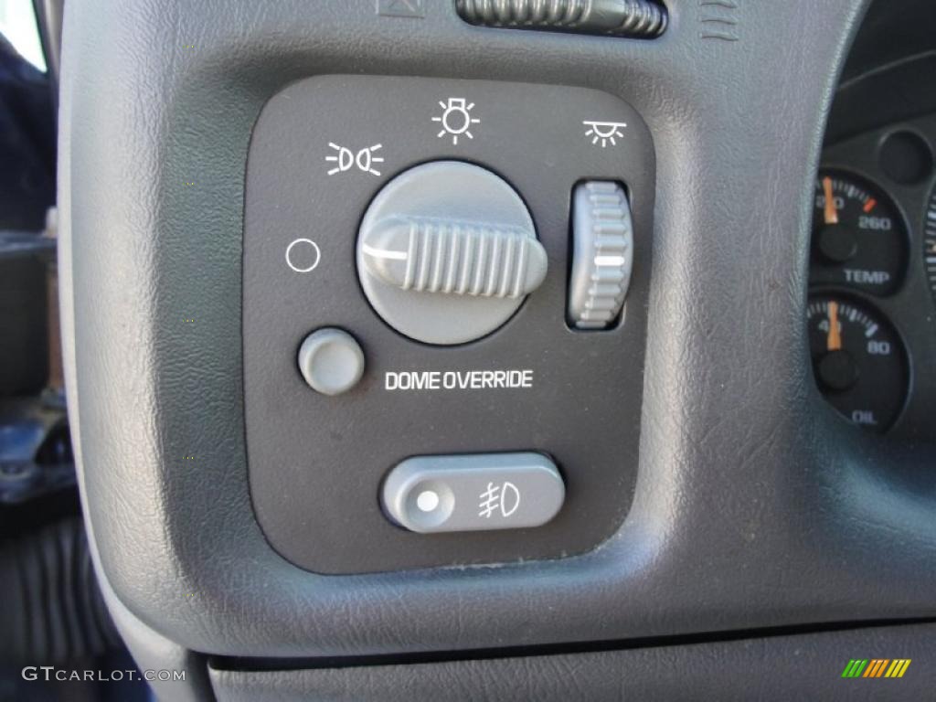 2002 Chevrolet S10 LS Extended Cab Controls Photo #39513720