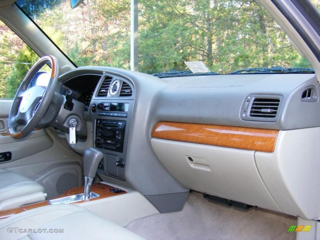 Stone Beige Interior 2002 Infiniti QX4 4x4 Photo #39515588