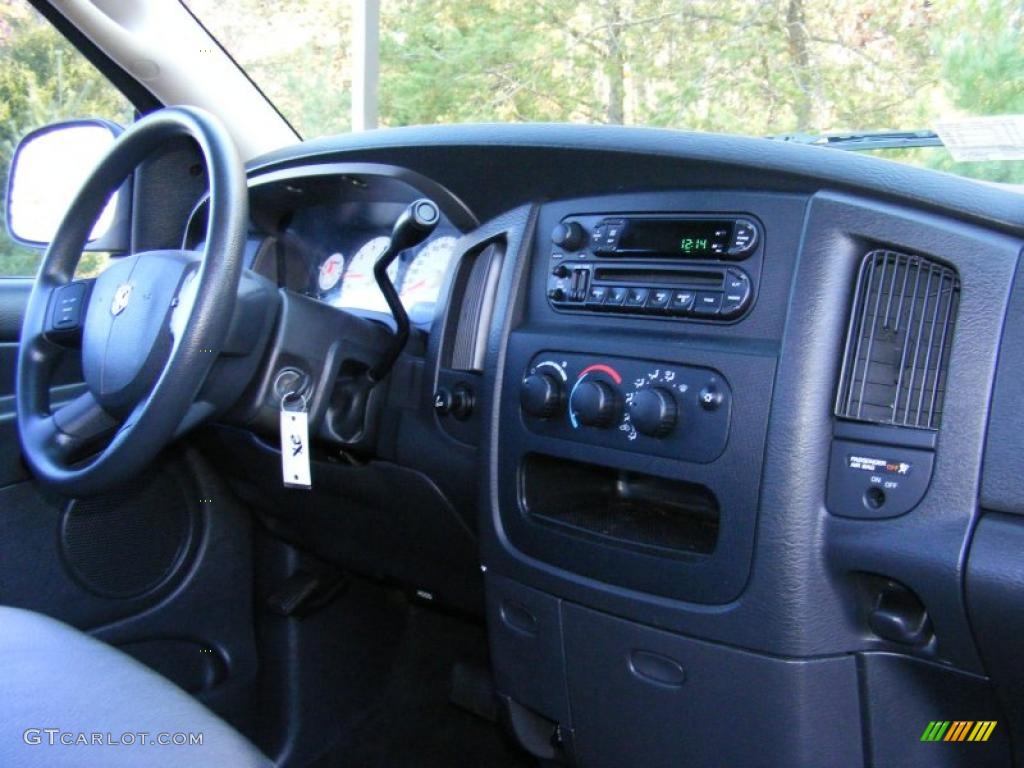 2004 Ram 1500 ST Regular Cab - Black / Dark Slate Gray photo #22