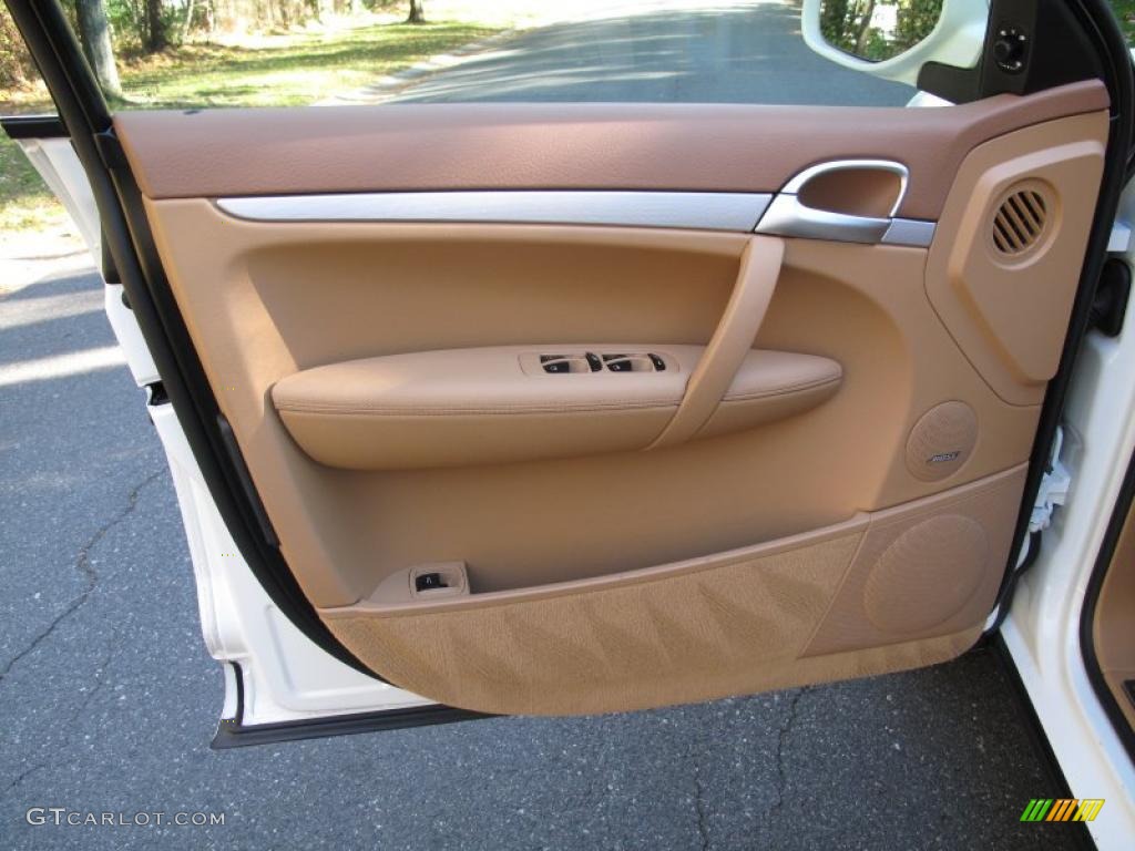 2010 Porsche Cayenne S Door Panel Photos