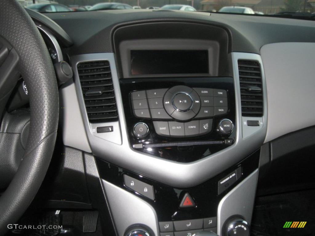 2011 Chevrolet Cruze LS Controls Photo #39518192