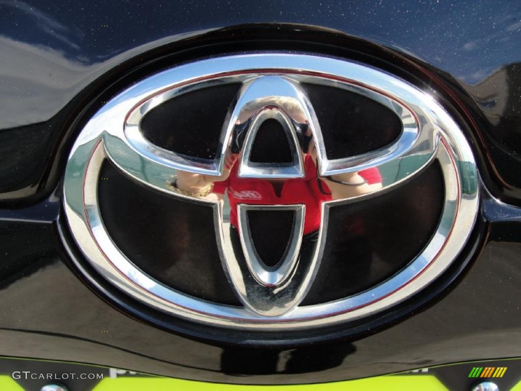 2007 Toyota Camry CE Marks and Logos Photos