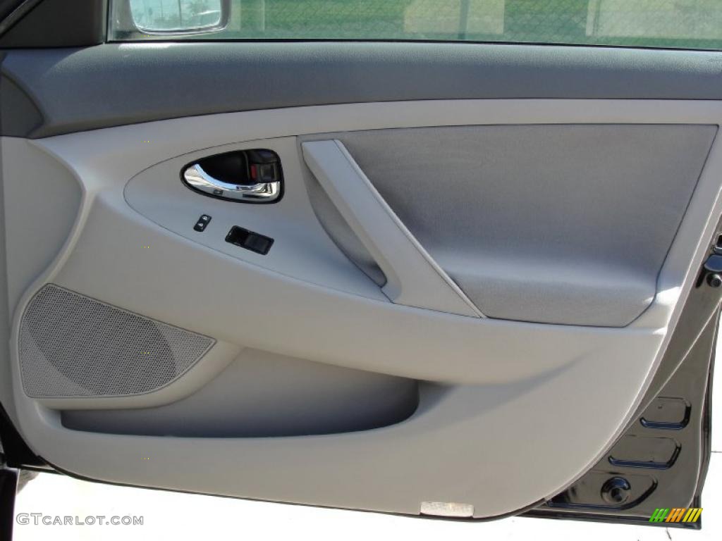 2007 Toyota Camry CE Door Panel Photos