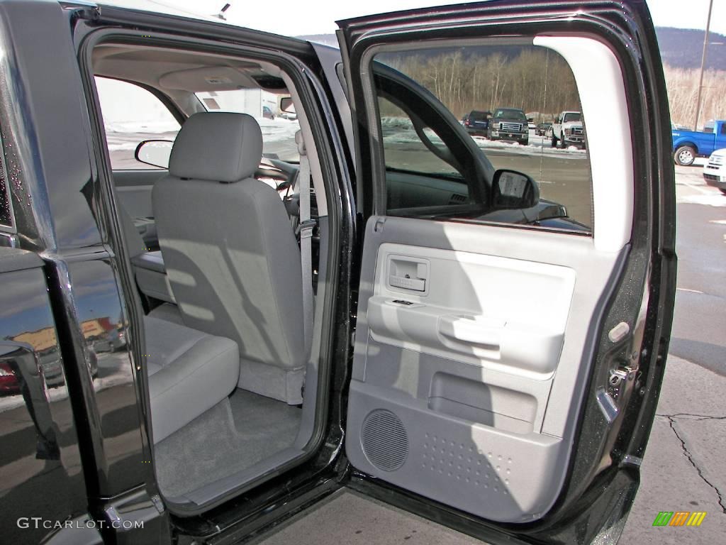 2006 Dakota ST Quad Cab 4x4 - Black / Medium Slate Gray photo #16