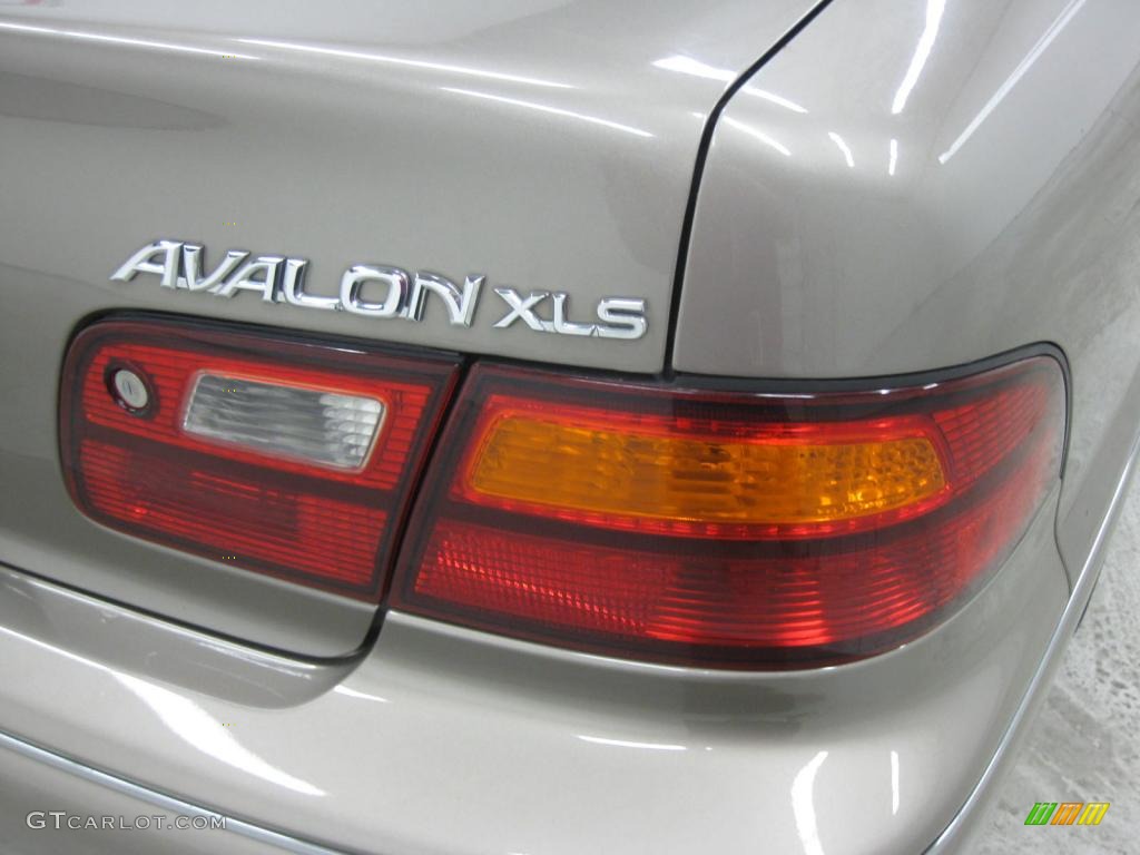 1999 Avalon XLS - Sable Pearl / Ivory photo #41