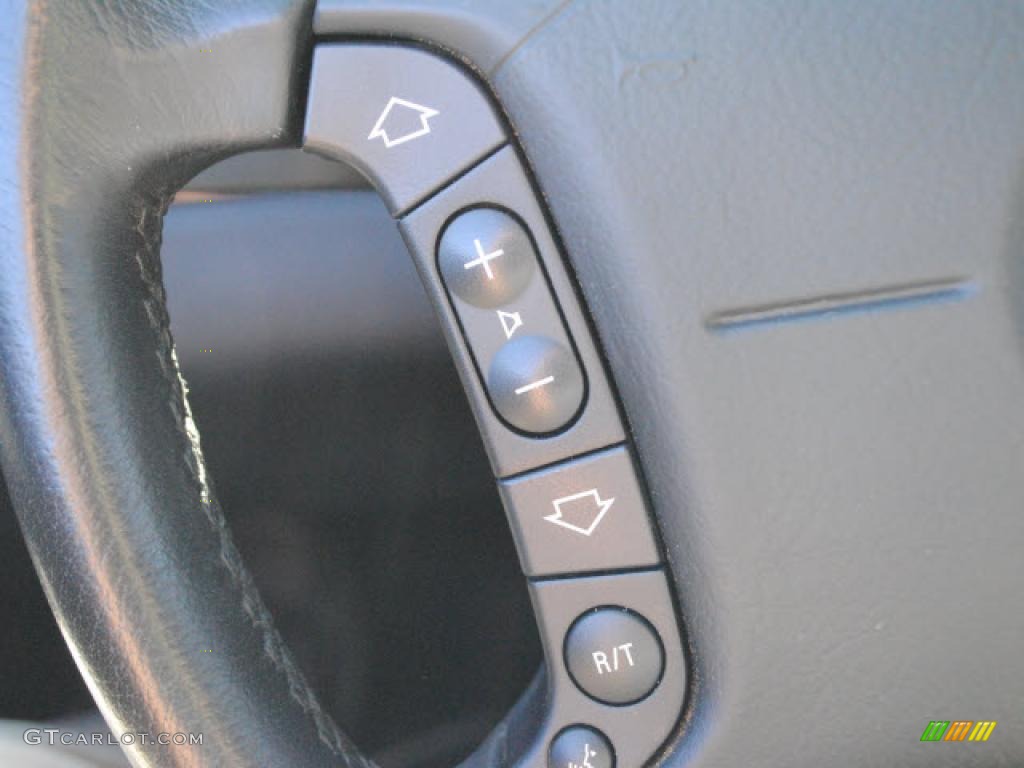 2005 BMW 3 Series 325i Sedan Controls Photo #39524301