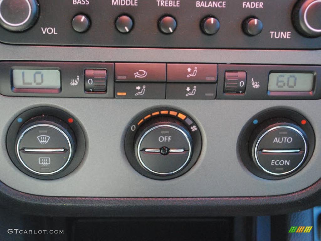 2005 Volkswagen Jetta 2.5 Sedan Controls Photo #39524637