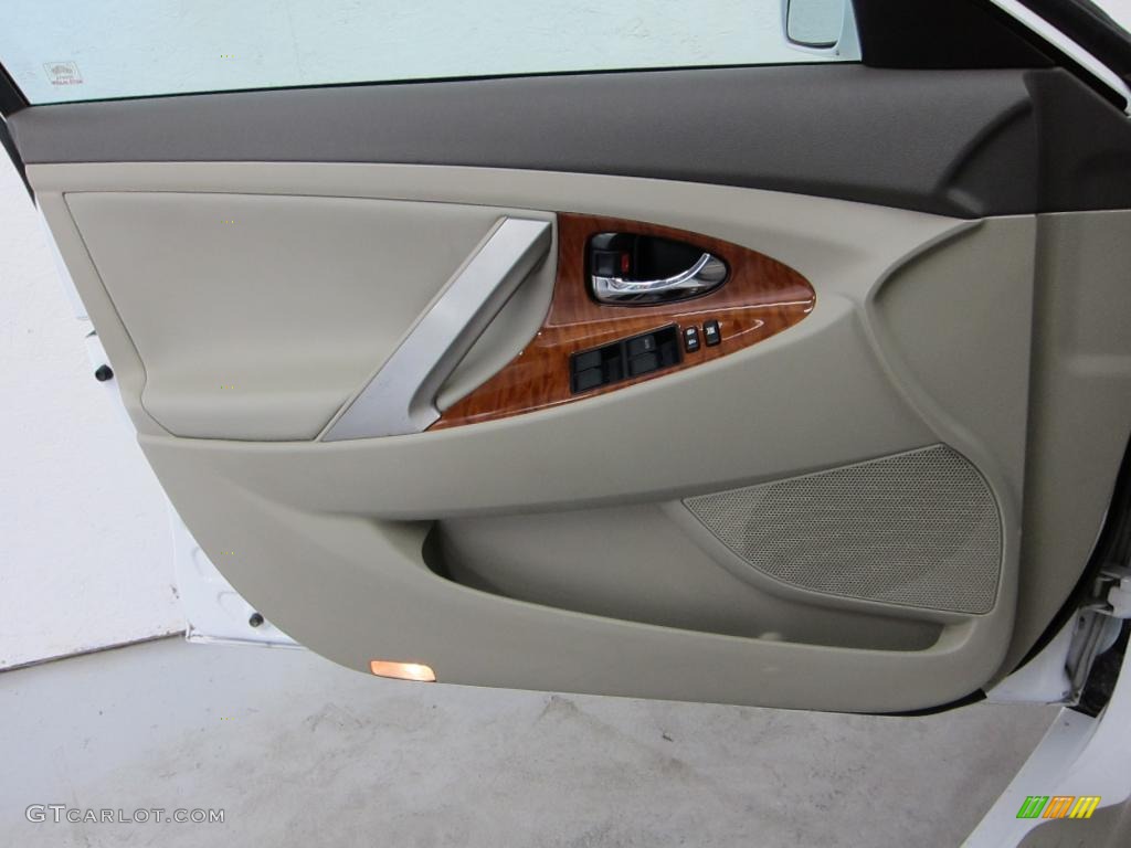 2008 Camry XLE V6 - Super White / Ash photo #10