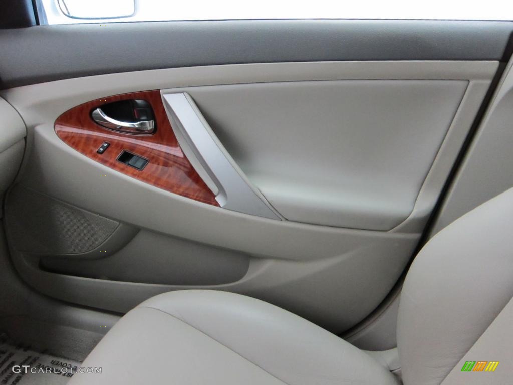 2008 Toyota Camry XLE V6 Door Panel Photos
