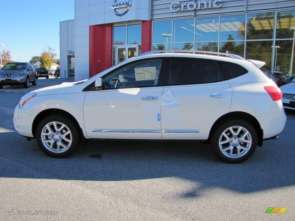 2011 Rogue SL - Pearl White / Gray photo #2