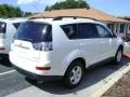 2009 Diamond White Pearl Mitsubishi Outlander ES  photo #4