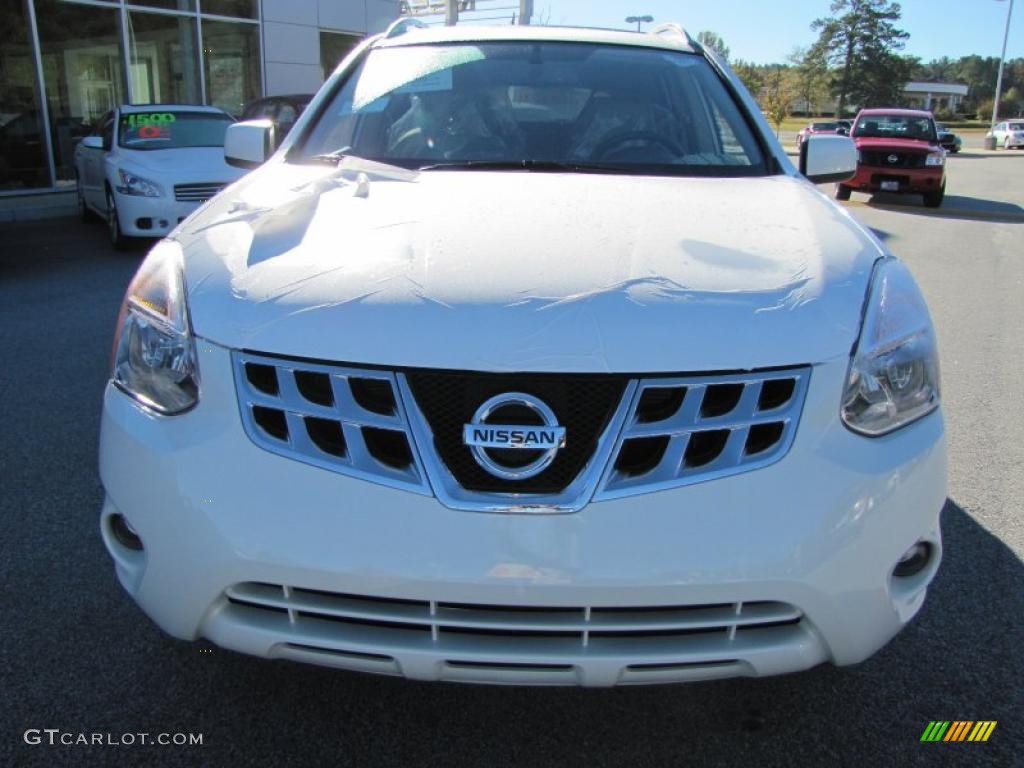 2011 Rogue SL - Pearl White / Gray photo #8