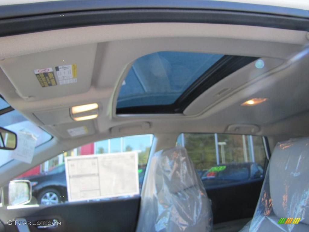 2011 Rogue SL - Pearl White / Gray photo #13