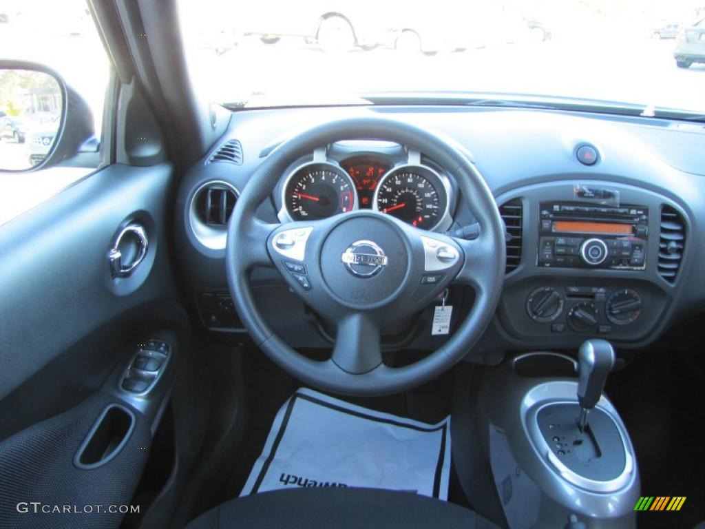 2011 Nissan Juke S Dashboard Photos