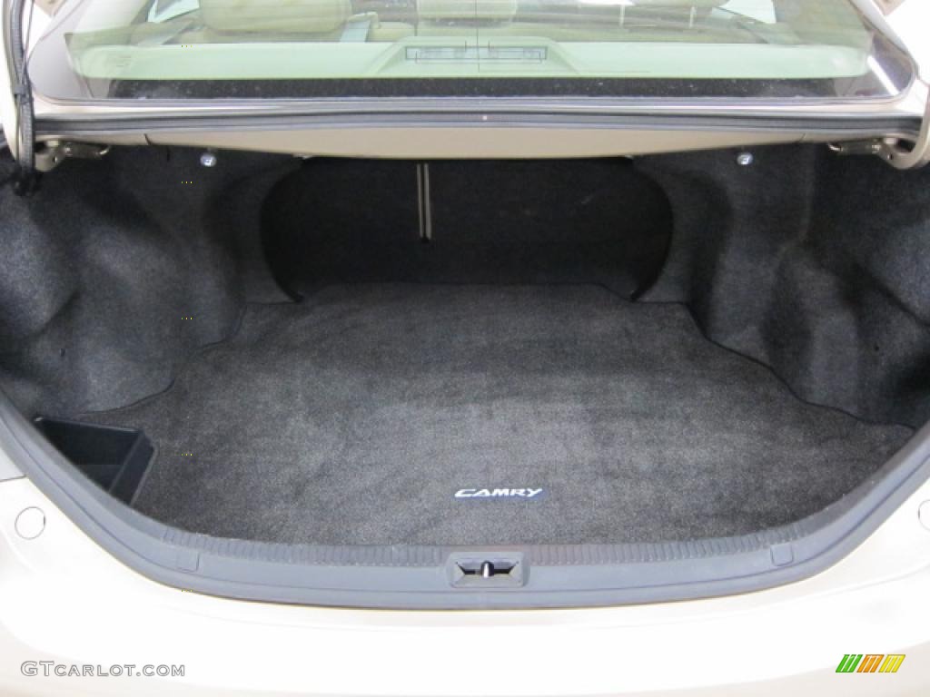 2009 Toyota Camry LE Trunk Photos