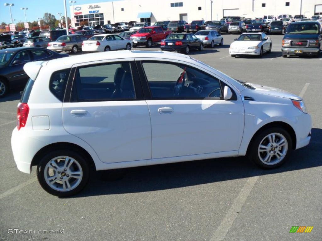 2010 Aveo Aveo5 LT - Summit White / Charcoal photo #4