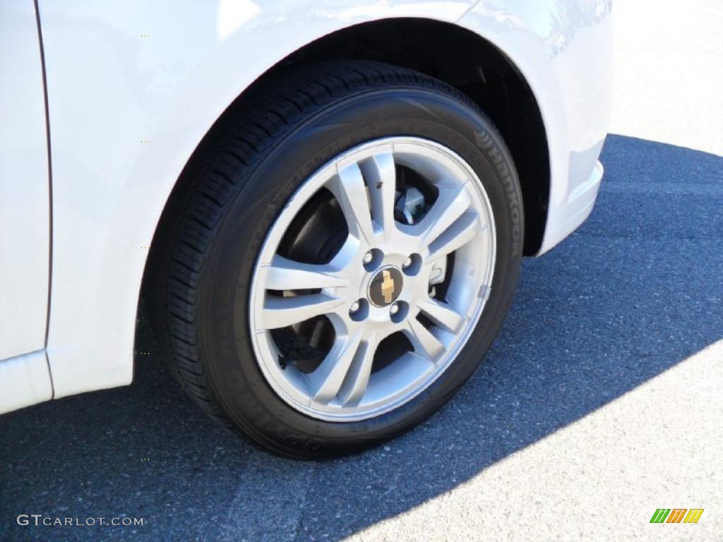 2010 Aveo Aveo5 LT - Summit White / Charcoal photo #22