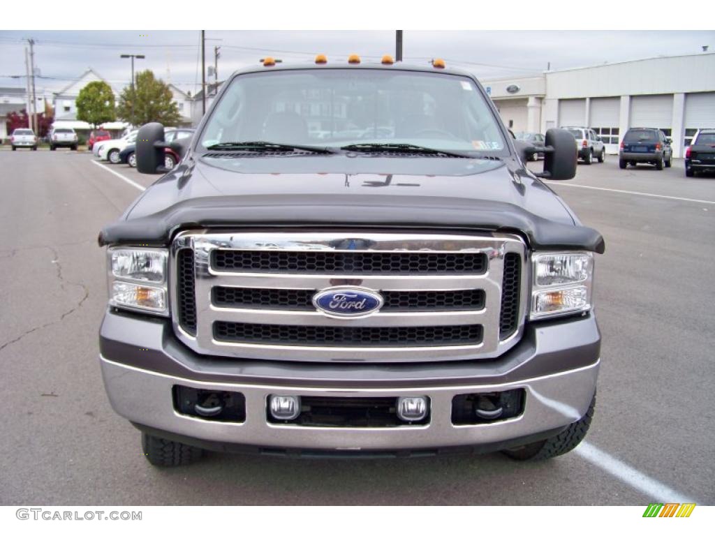 2005 F250 Super Duty Lariat Crew Cab 4x4 - Dark Shadow Grey Metallic / Medium Flint photo #2
