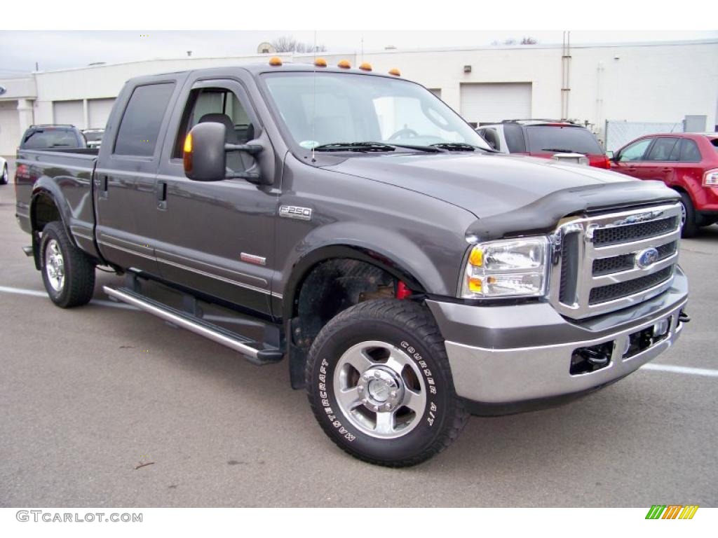 2005 F250 Super Duty Lariat Crew Cab 4x4 - Dark Shadow Grey Metallic / Medium Flint photo #3