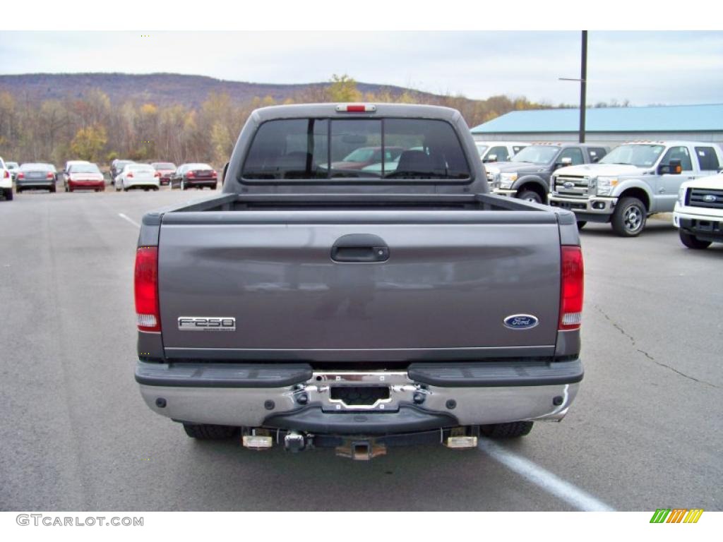 2005 F250 Super Duty Lariat Crew Cab 4x4 - Dark Shadow Grey Metallic / Medium Flint photo #6