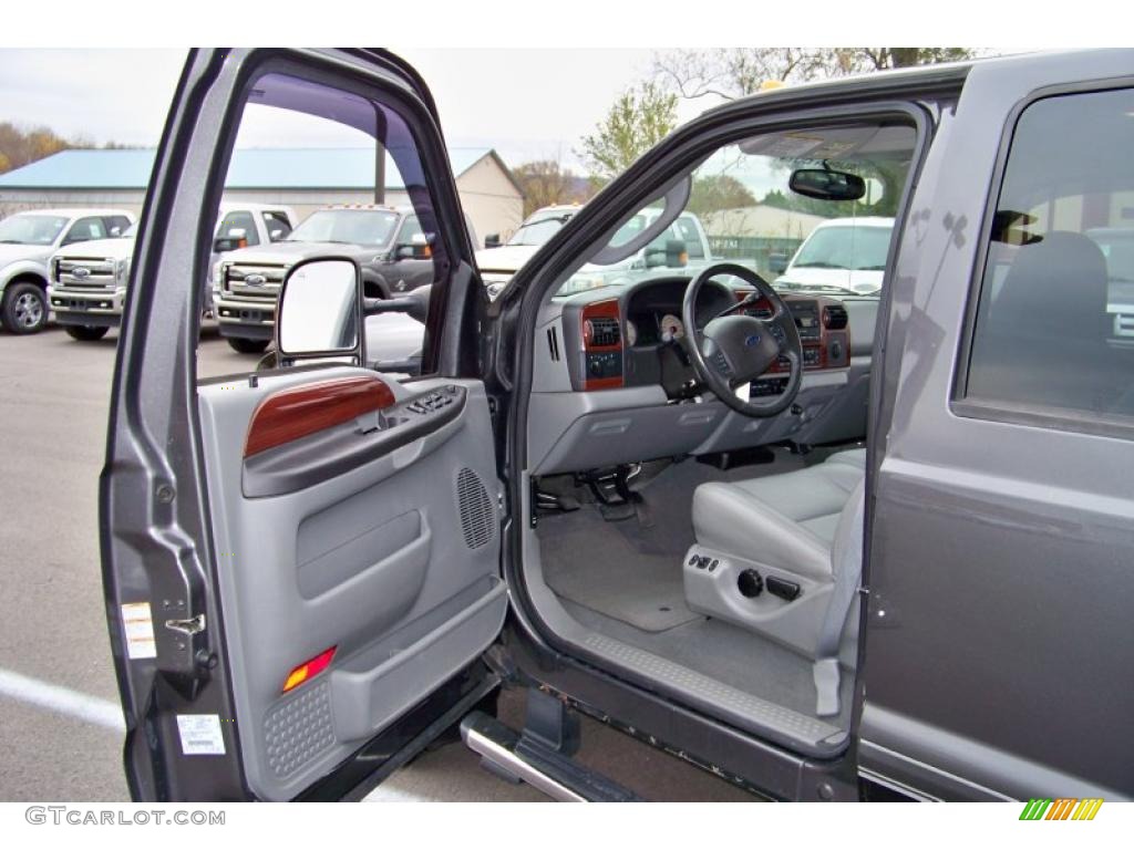 2005 F250 Super Duty Lariat Crew Cab 4x4 - Dark Shadow Grey Metallic / Medium Flint photo #11