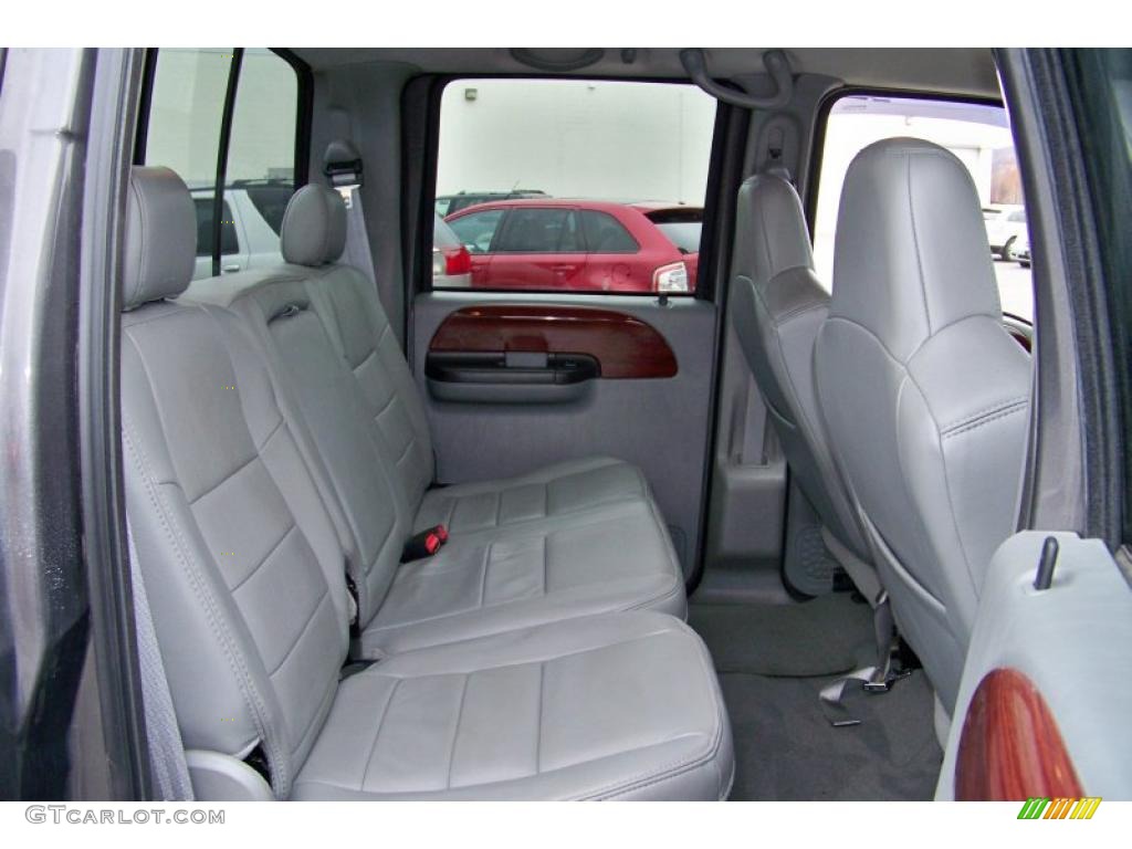 2005 F250 Super Duty Lariat Crew Cab 4x4 - Dark Shadow Grey Metallic / Medium Flint photo #17