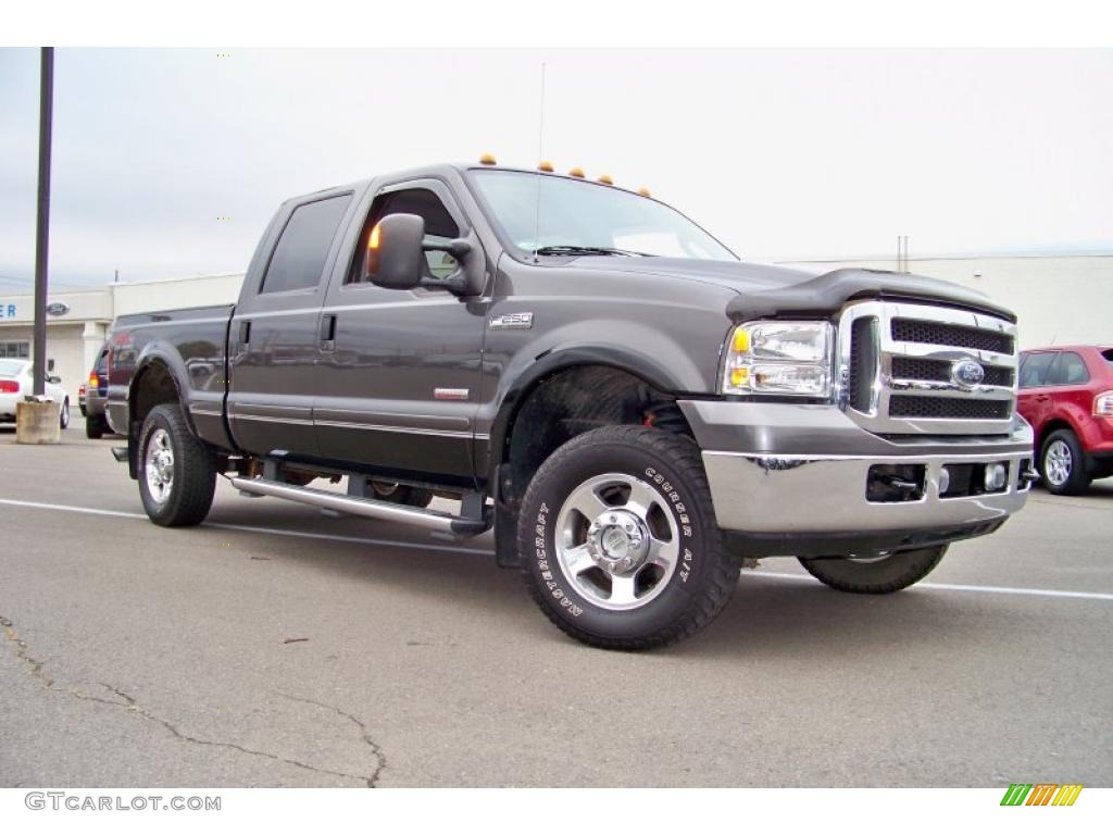 2005 F250 Super Duty Lariat Crew Cab 4x4 - Dark Shadow Grey Metallic / Medium Flint photo #24