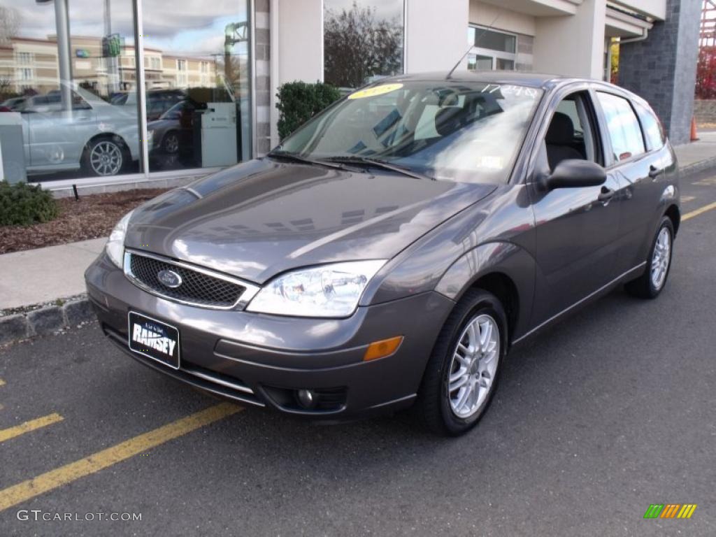 2005 Focus ZX5 SE Hatchback - Liquid Grey Metallic / Dark Flint/Light Flint photo #1