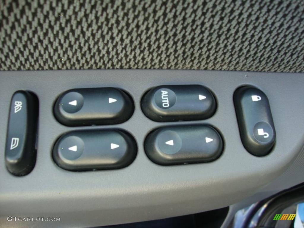 2002 Ford Explorer XLT 4x4 Controls Photo #39544366
