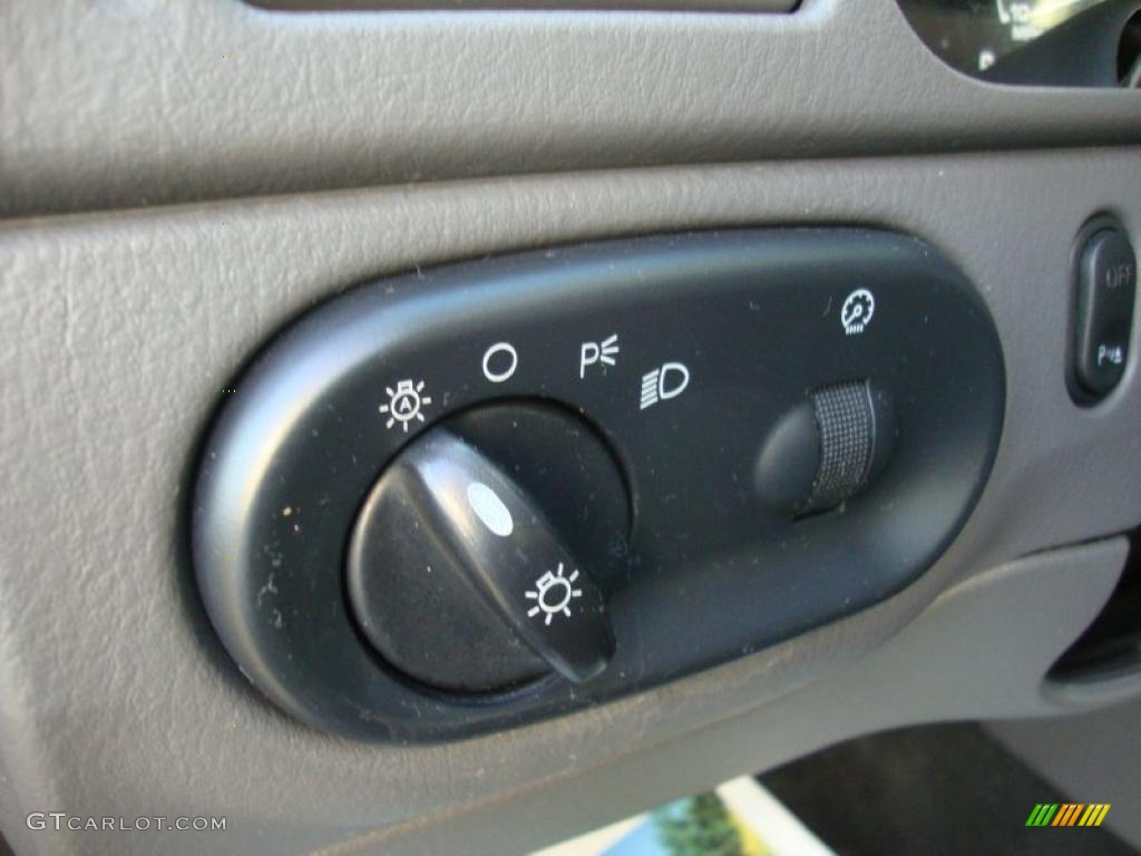 2002 Ford Explorer XLT 4x4 Controls Photo #39544390