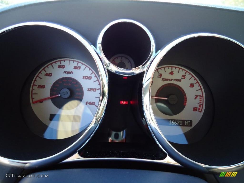 2006 Solstice Roadster - Cool Silver / Steel/Sand photo #25