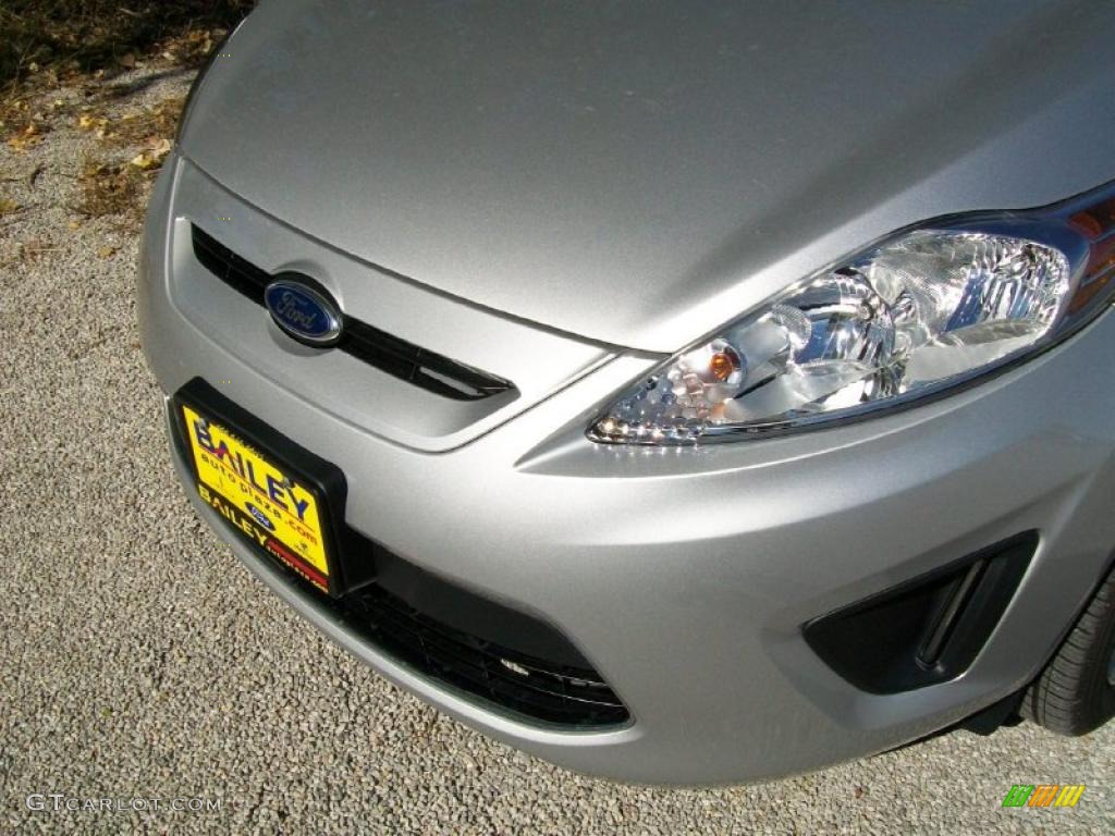 2011 Fiesta SE Hatchback - Ingot Silver Metallic / Light Stone/Charcoal Black Cloth photo #1