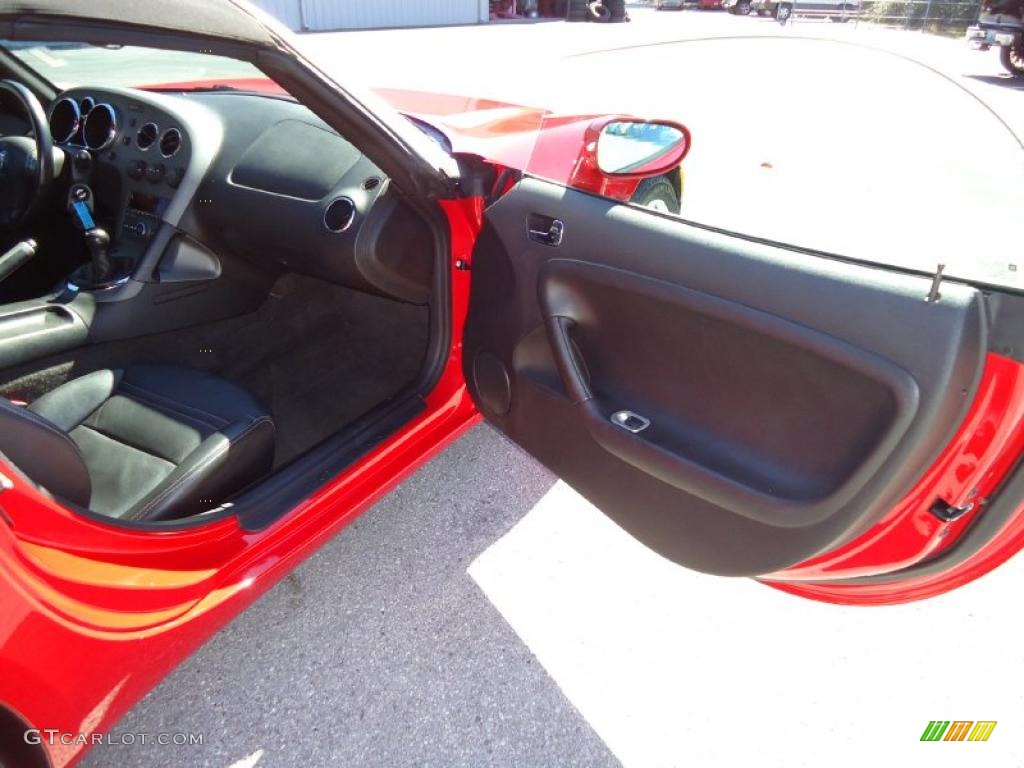 2006 Pontiac Solstice Roadster Ebony Door Panel Photo #39554339