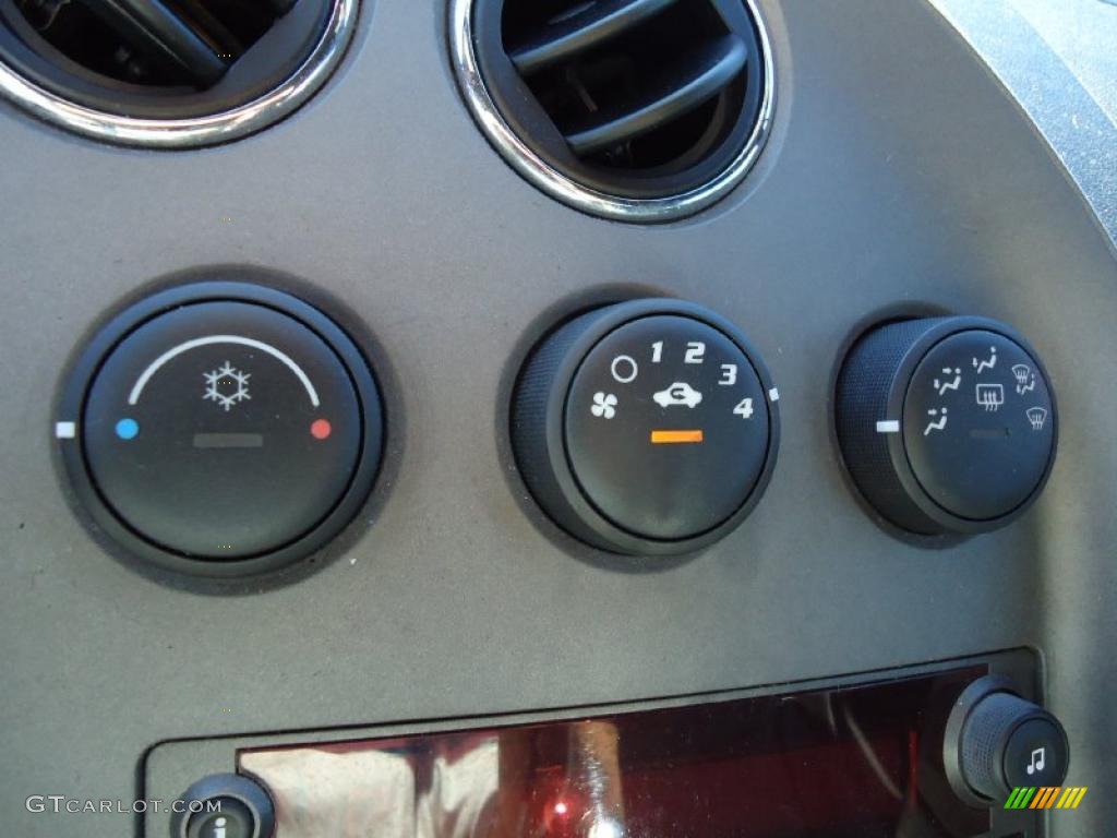 2006 Pontiac Solstice Roadster Controls Photo #39554599