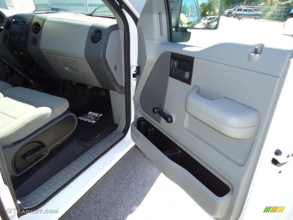 2005 F150 XL Regular Cab - Oxford White / Medium Flint Grey photo #12