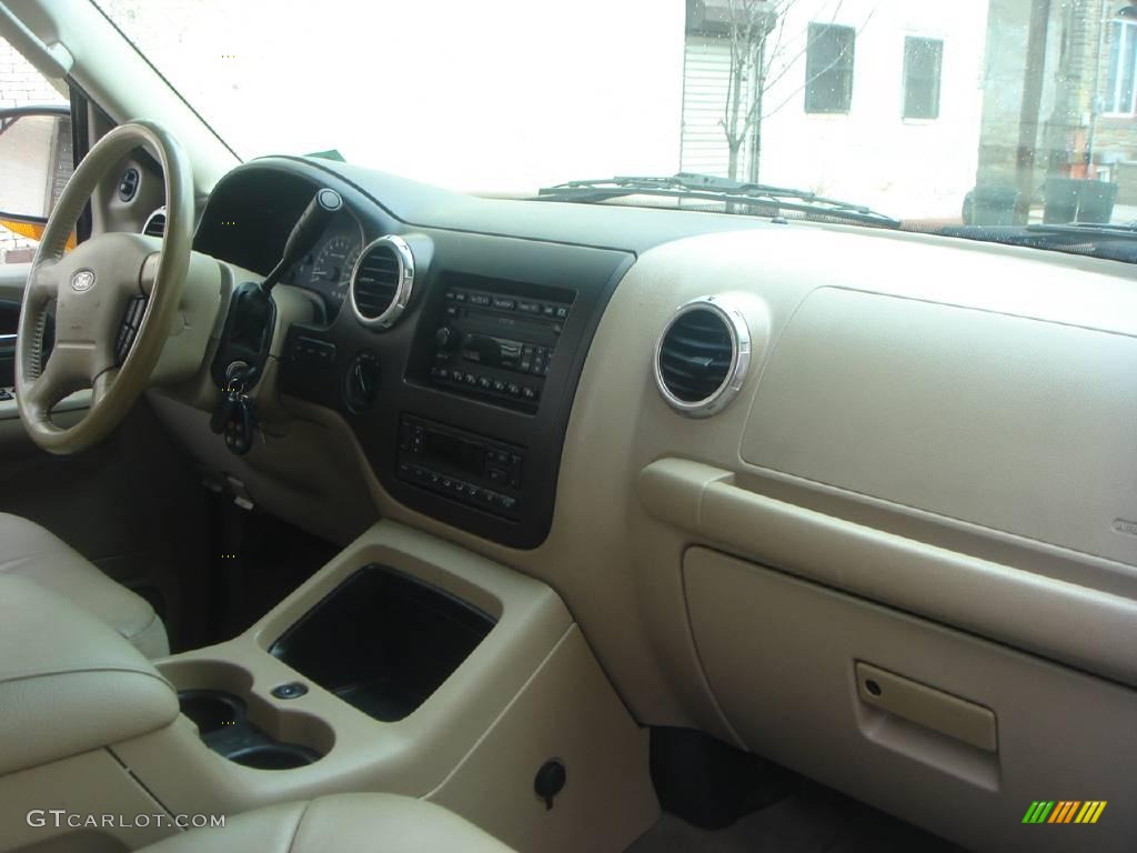 2003 Expedition Eddie Bauer 4x4 - Oxford White / Medium Parchment photo #18