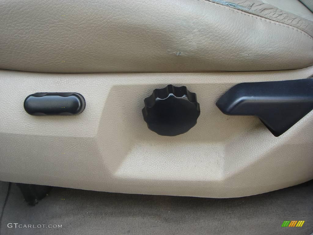 2003 Expedition Eddie Bauer 4x4 - Oxford White / Medium Parchment photo #22