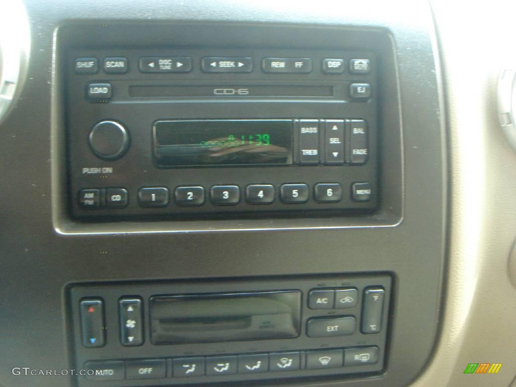 2003 Expedition Eddie Bauer 4x4 - Oxford White / Medium Parchment photo #23