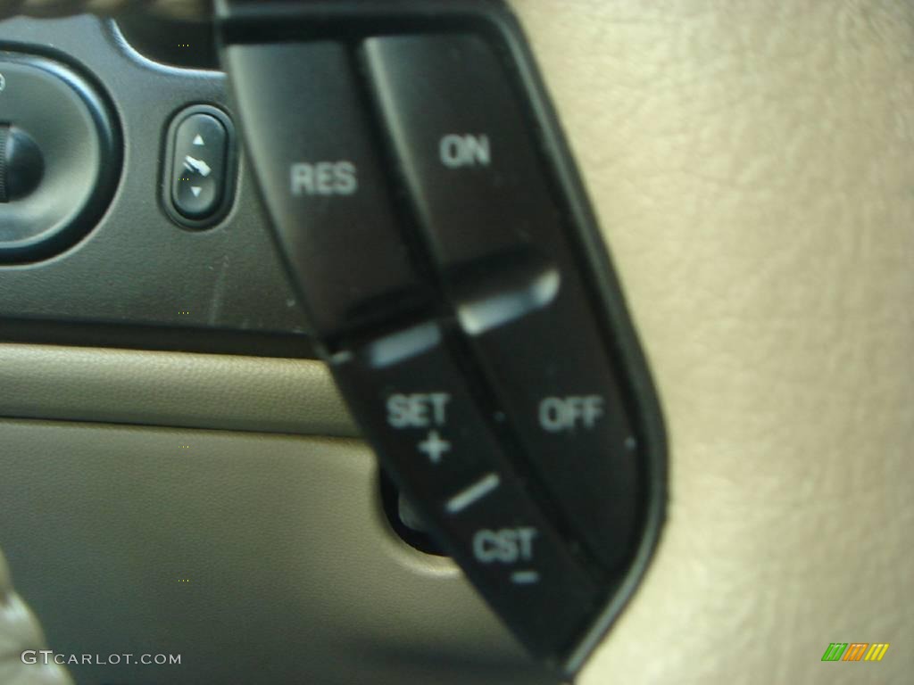 2003 Expedition Eddie Bauer 4x4 - Oxford White / Medium Parchment photo #25