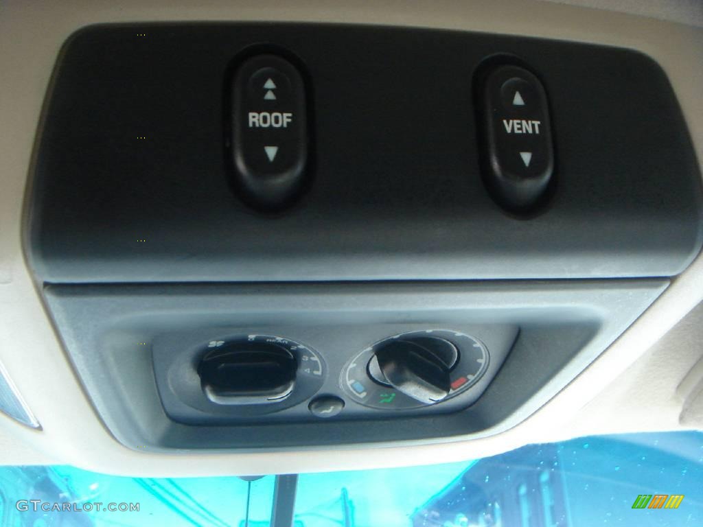 2003 Expedition Eddie Bauer 4x4 - Oxford White / Medium Parchment photo #26