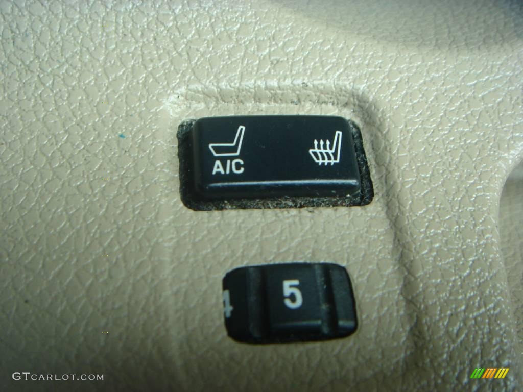 2003 Expedition Eddie Bauer 4x4 - Oxford White / Medium Parchment photo #27