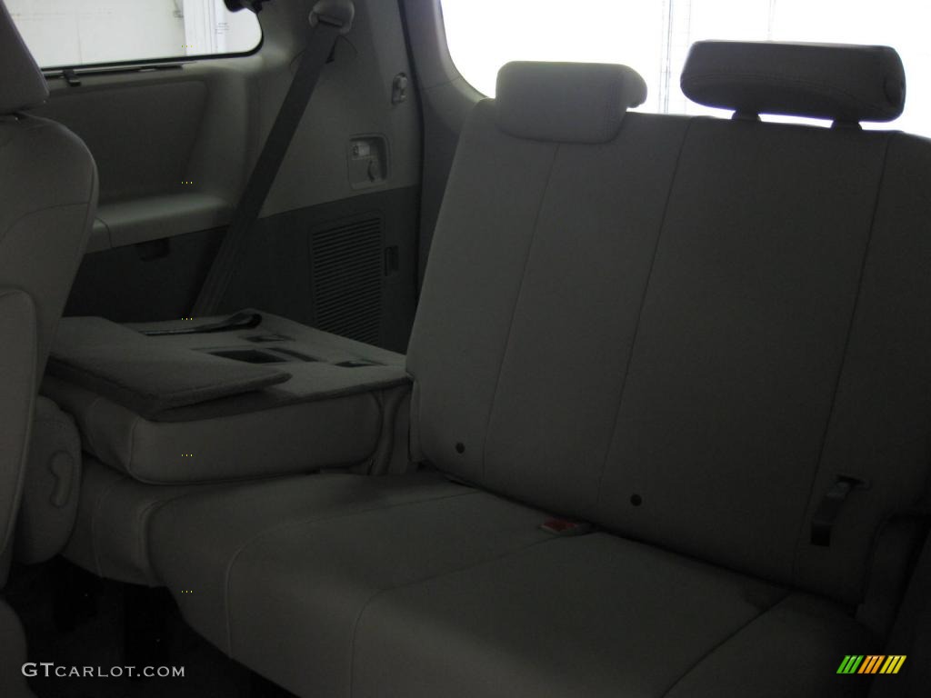 2011 Sienna XLE - Salsa Red Pearl / Light Gray photo #2
